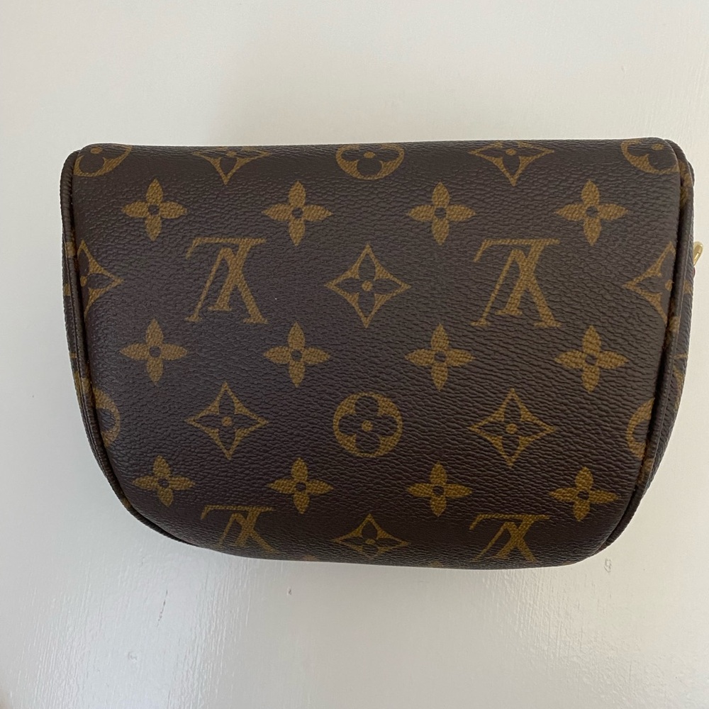 Authentic Louis Vuitton mini bumbag monogram - Picture 6 of 15